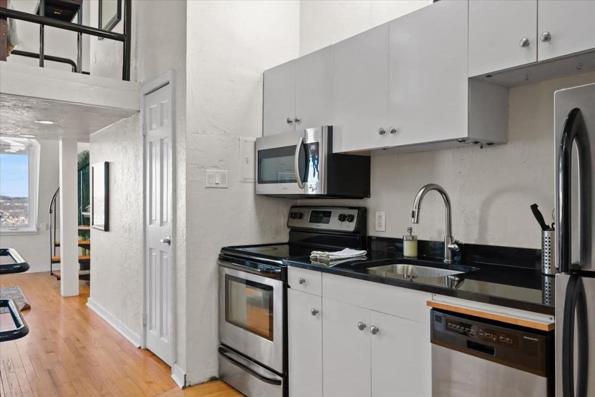 Skyline At Your Door - Studio With A View พิตต์สเบิร์ก ภายนอก รูปภาพ